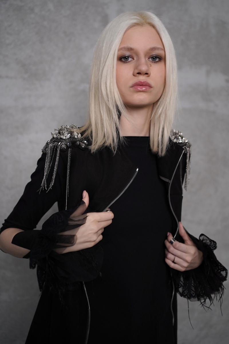 ������� Rebel Black Swan