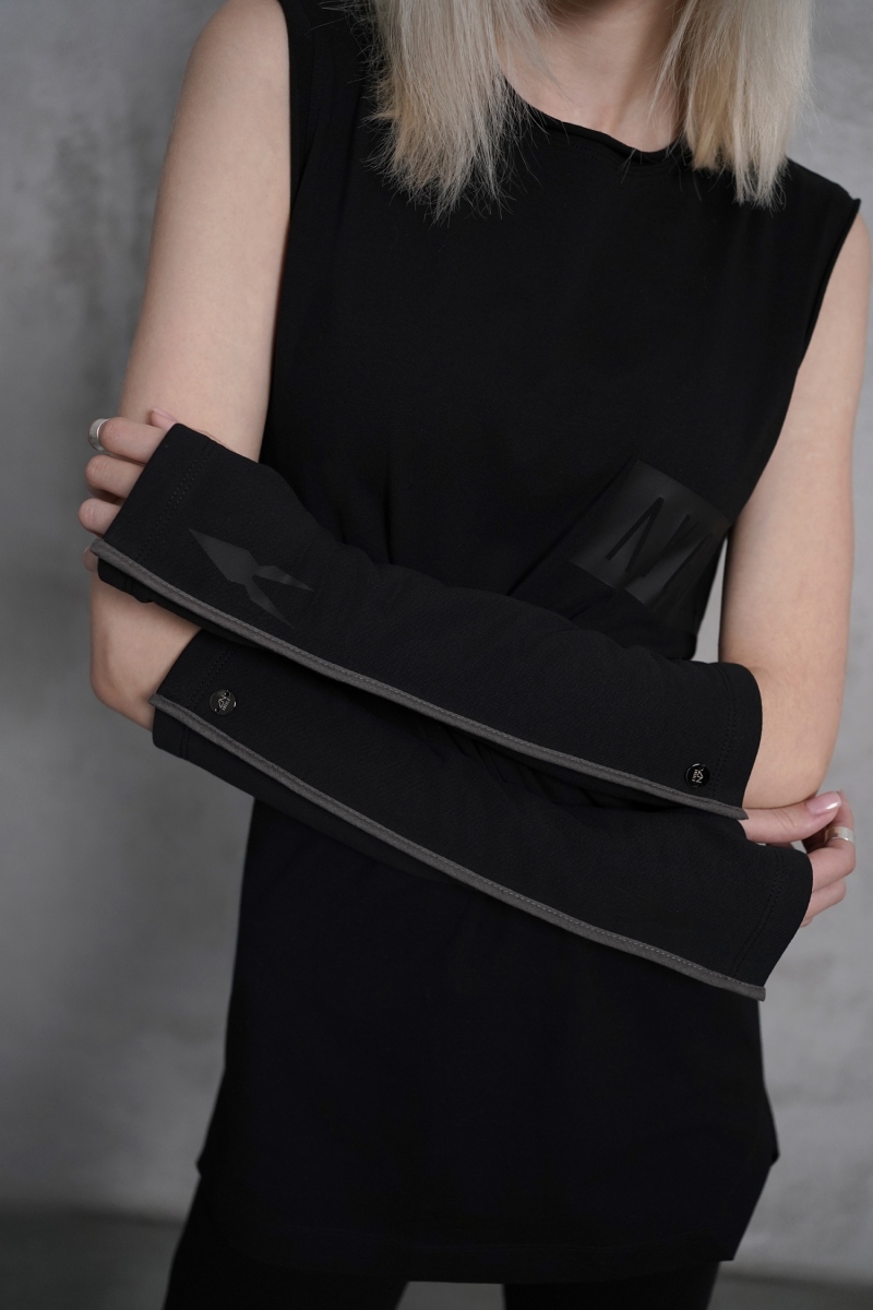 �������� Warm Up Dark Matte Logo