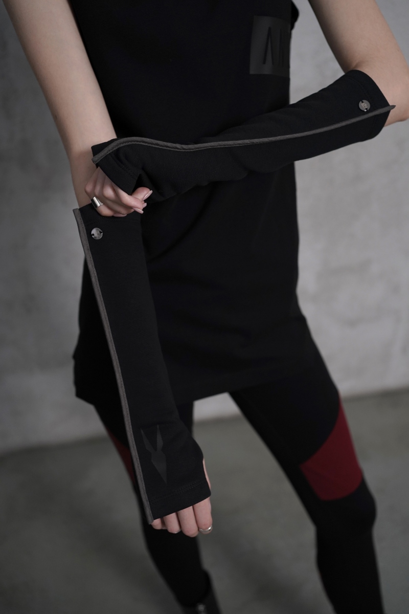 �������� Warm Up Dark Matte Logo