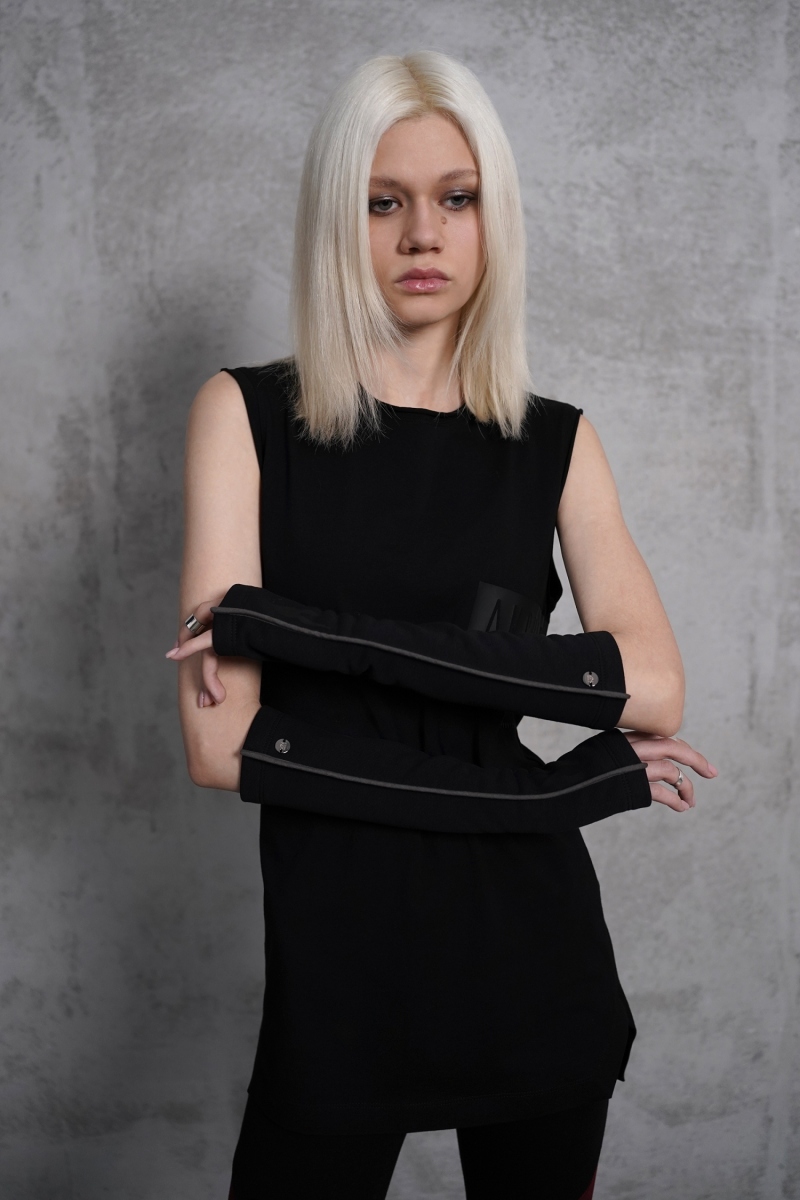 �������� Warm Up Dark Matte Logo