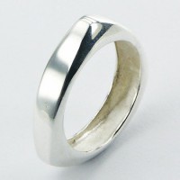 Серебряное кольцо «Триспирал»