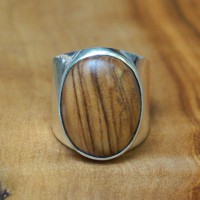 Кольцо из серебра с оливковым деревом