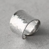 Серебряное кольцо с тиснением