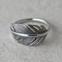 Серебряное кольцо в форме пера