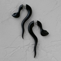 Серьга-обманка в форме змеи
