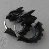 Серьга-обманка из рога в форме дракона